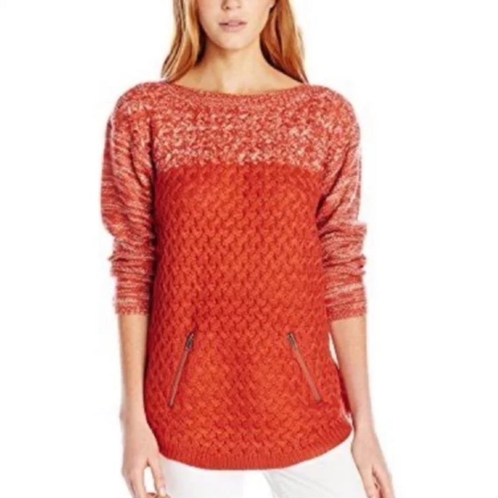 HOOKED UP BY IOT Cable Knit Pullover Sweater in Orange